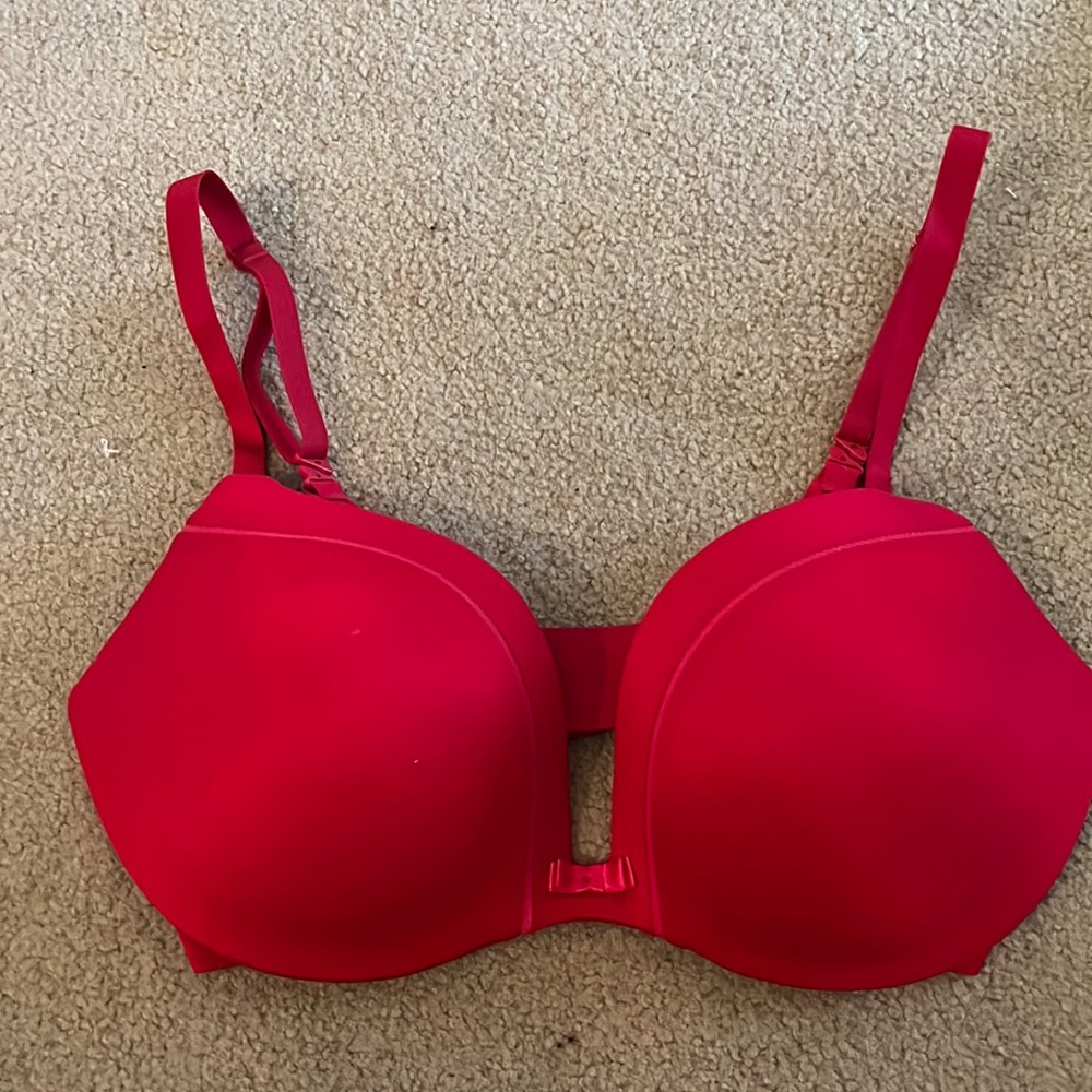 NWOT Victoria secret plunge push up bra